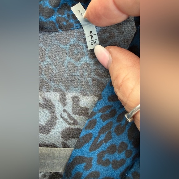 Elie Tahari NWOT “Judith” 100% Silk Animal Print Blouse Size Small. Blue & Black - Picture 5 of 16